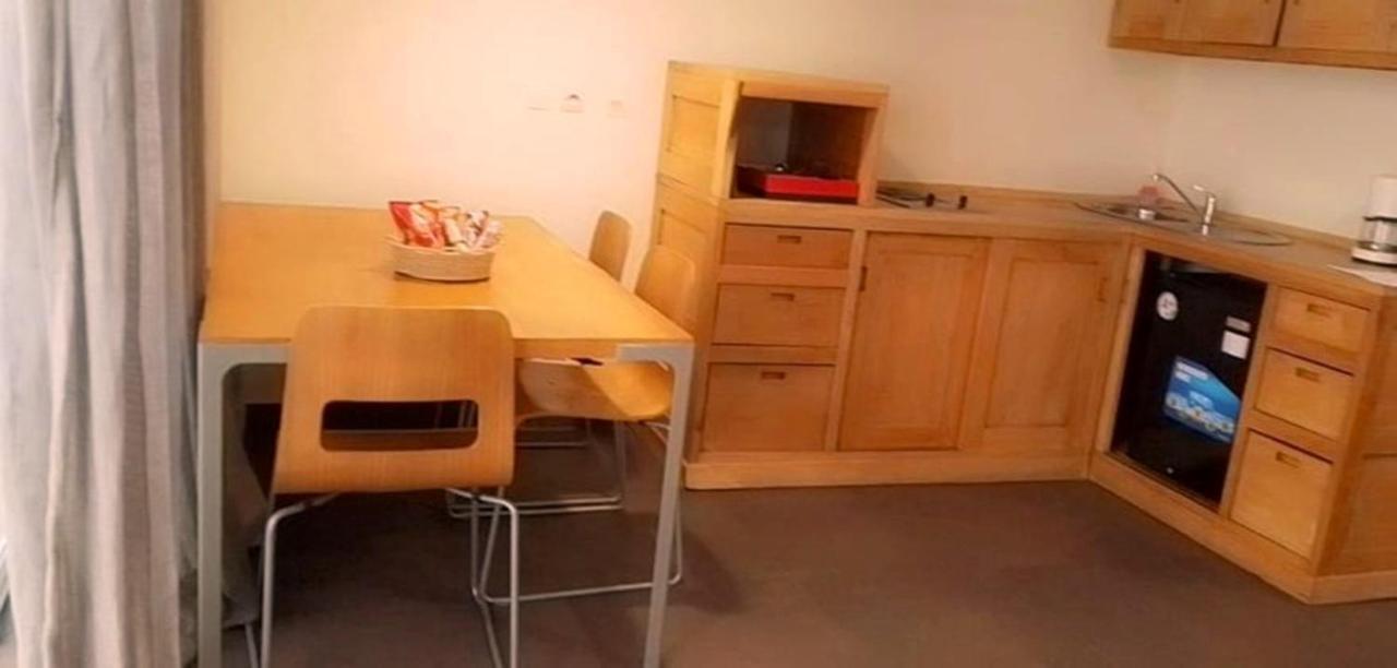 Hotel La Villette Antananarivo Bagian luar foto