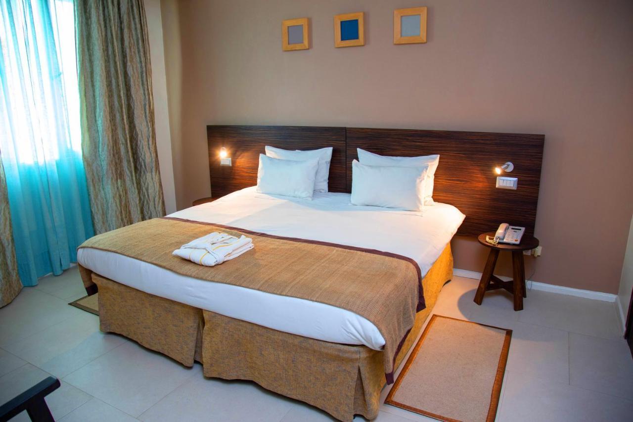 Hotel La Villette Antananarivo Bagian luar foto