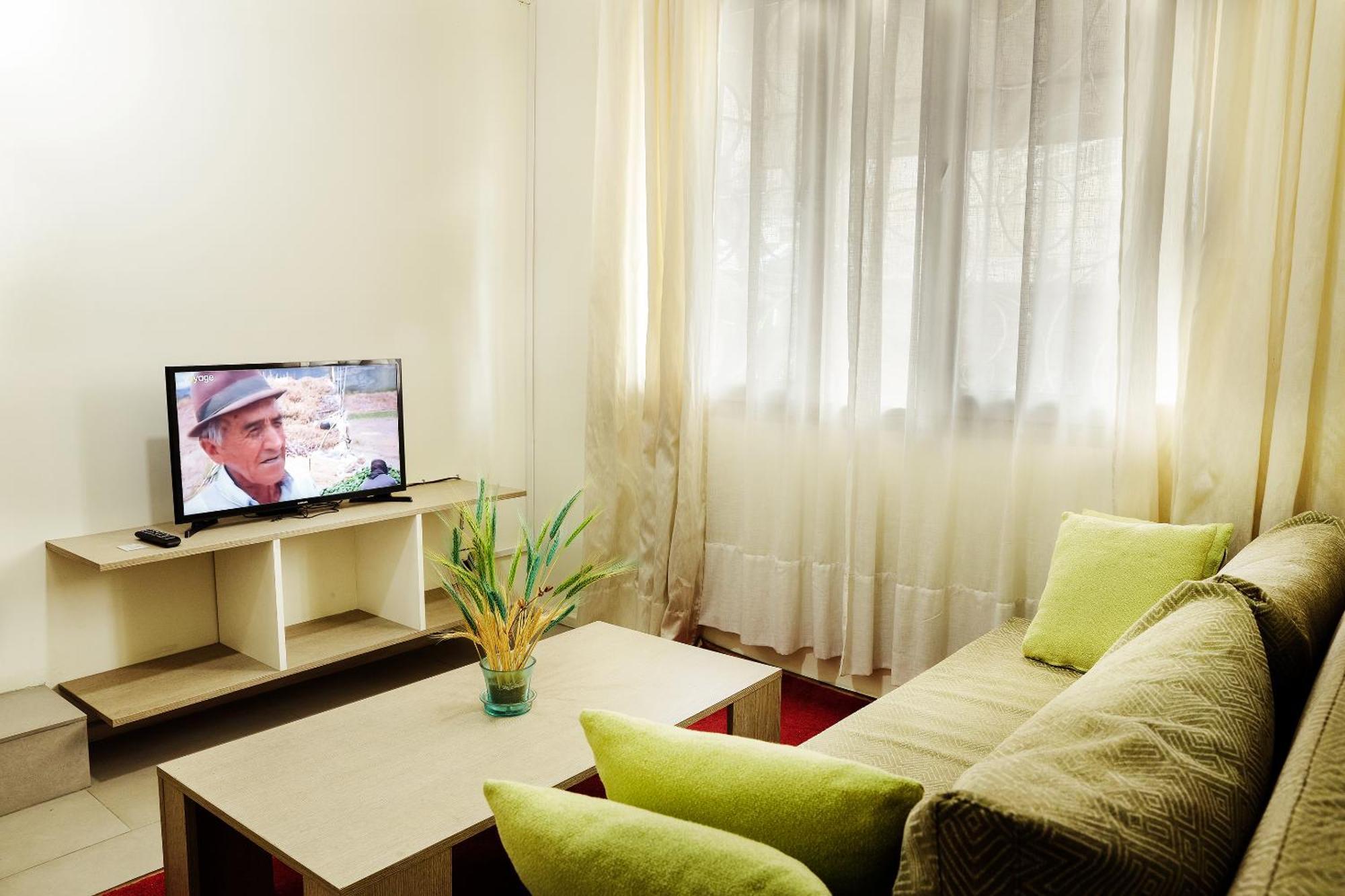 Hotel La Villette Antananarivo Bagian luar foto