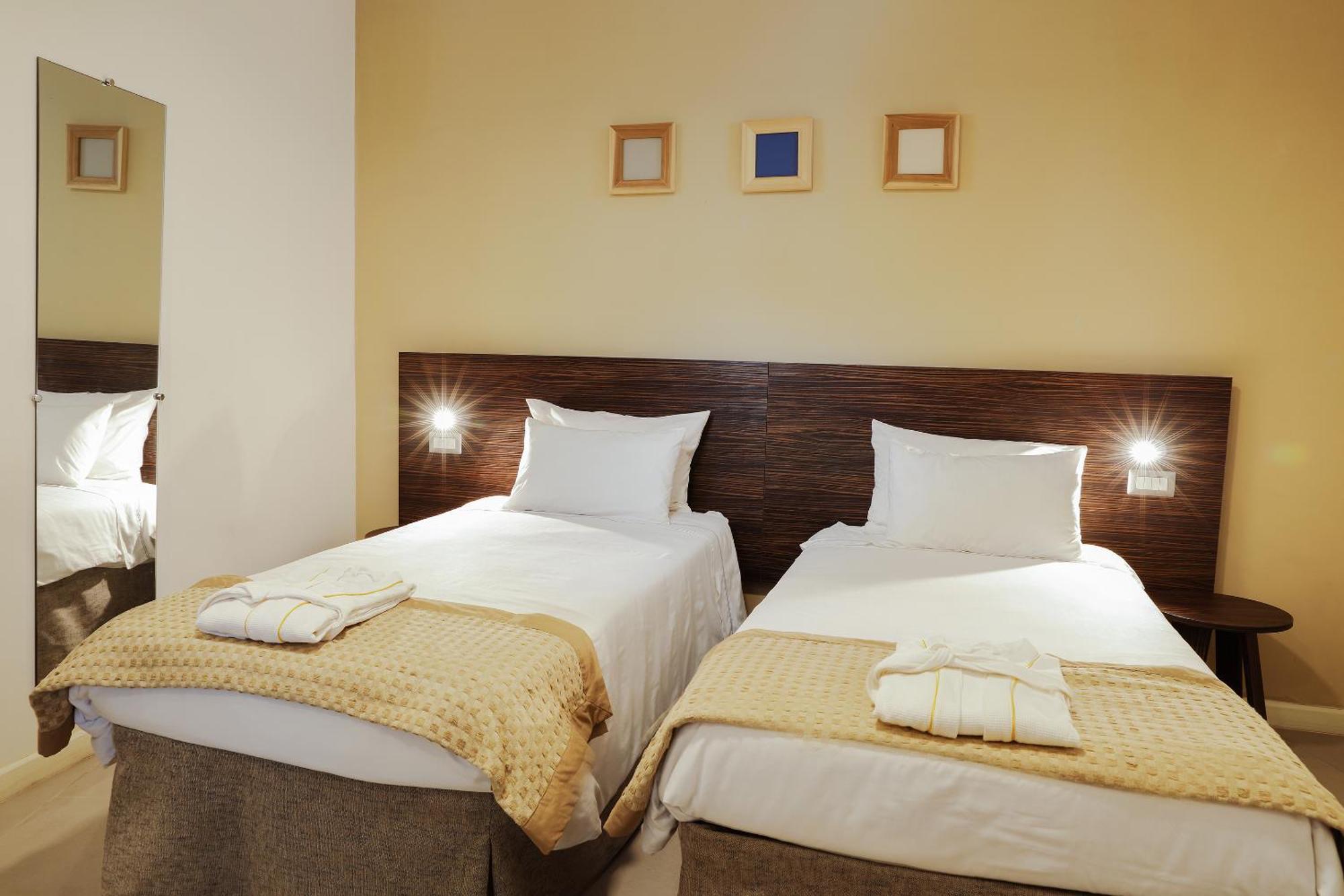 Hotel La Villette Antananarivo Bagian luar foto